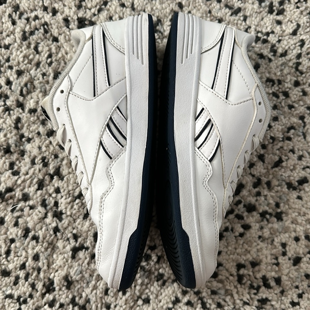 Navy & White Reeboks - Picture 3 of 10